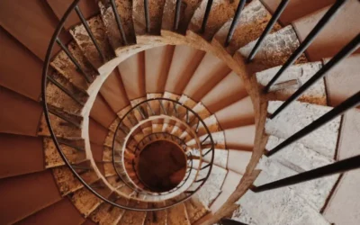 Escaleras de Caracol: Ventajas, Desventajas y Soluciones de Accesibilidad
